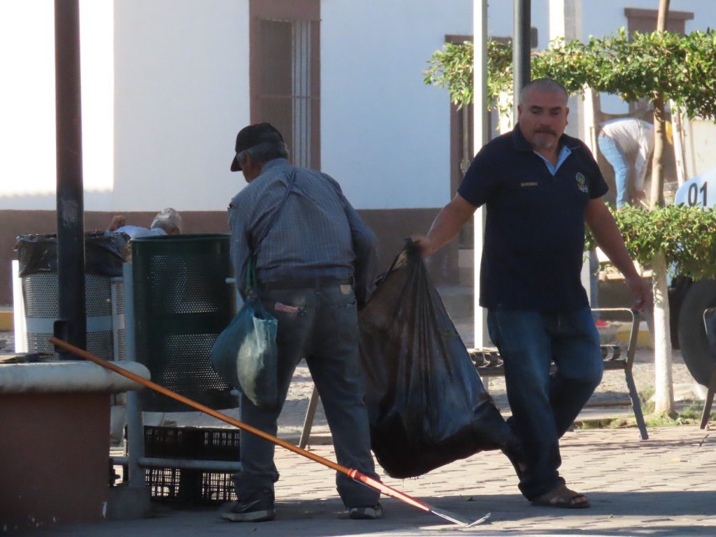 Miércoles de Limpieza fortalece entornos en el barrio La Natividad de Jala