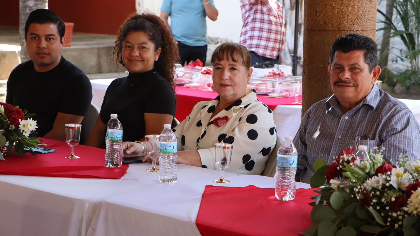 Bodas colectivas en Ahuacatlán fortalecen certeza jurídica en el Día del Amor y la Amistad