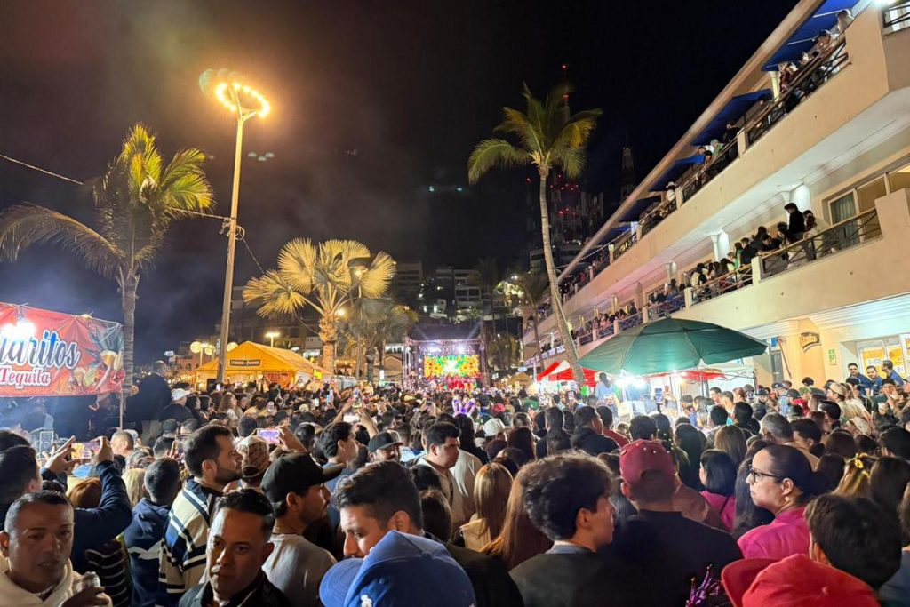 Más de 75 mil personas vibran en el Lunes de Carnaval Mazatlán 2026 “Arriba la Tambora”