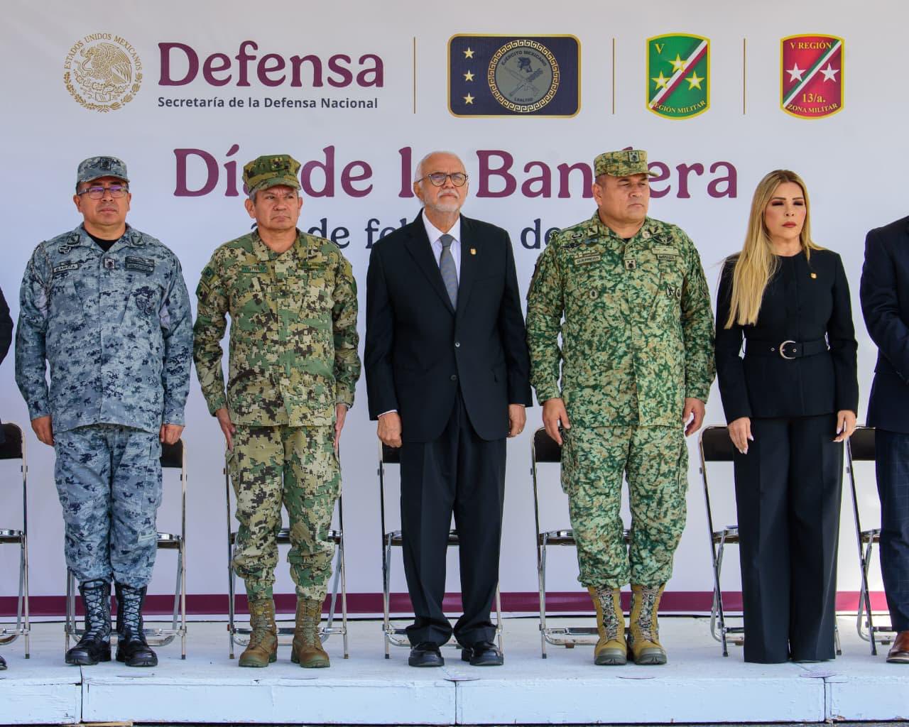 Navarro Quintero encabeza ceremonia por el Día de la Bandera en Tepic