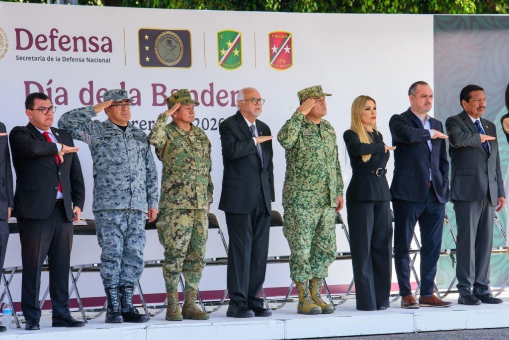 Navarro Quintero encabeza ceremonia por el Día de la Bandera en Tepic