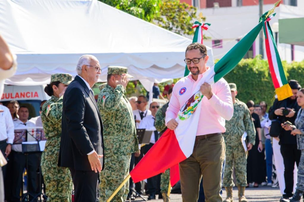 Navarro Quintero encabeza ceremonia por el Día de la Bandera en Tepic
