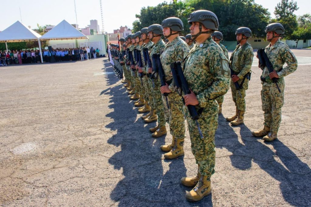 Navarro Quintero encabeza ceremonia por el Día de la Bandera en Tepic