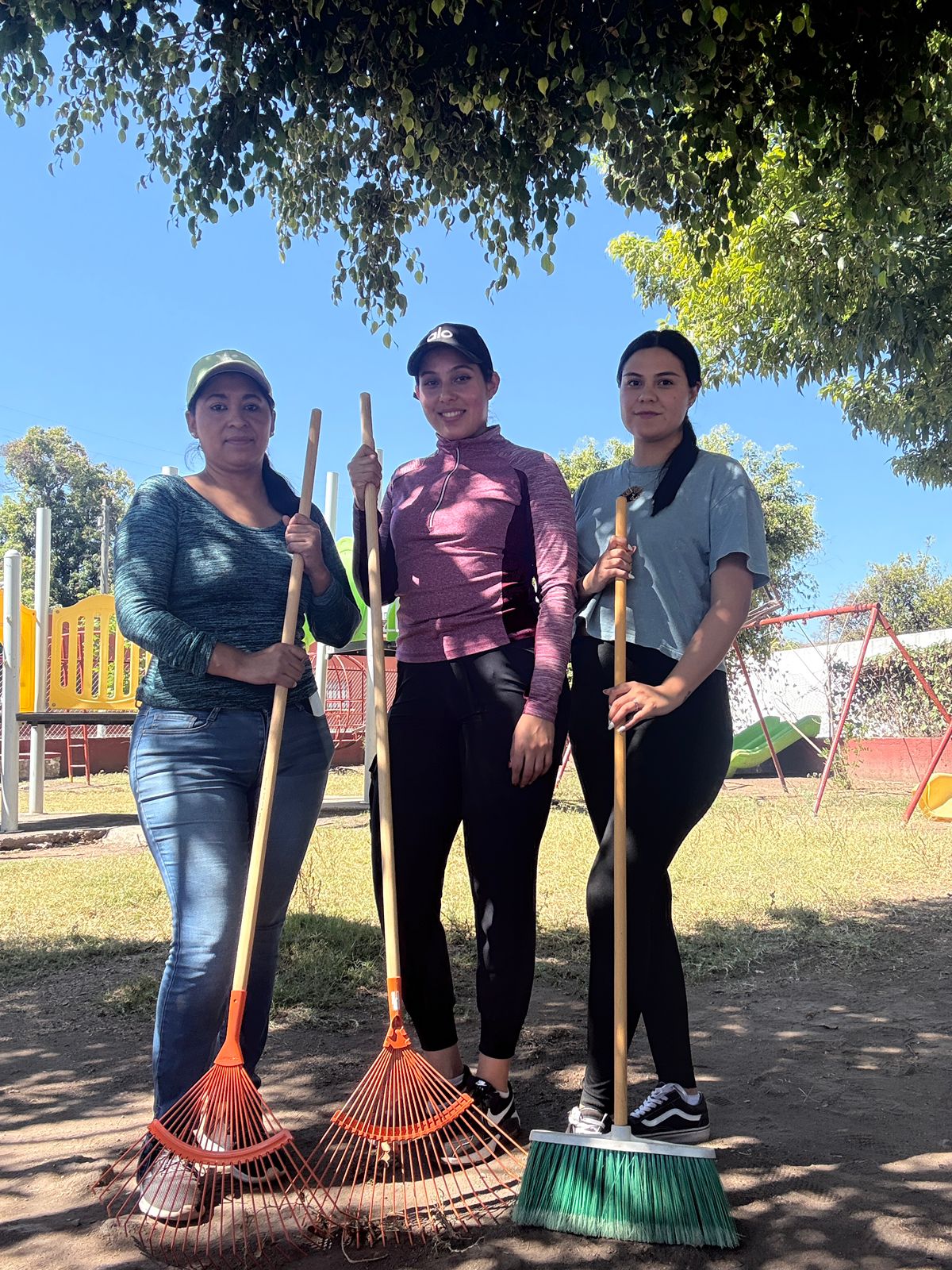 IMJUVE e IMMA realizan jornada de limpieza en el Parque Hidalgo de Ahuacatlán