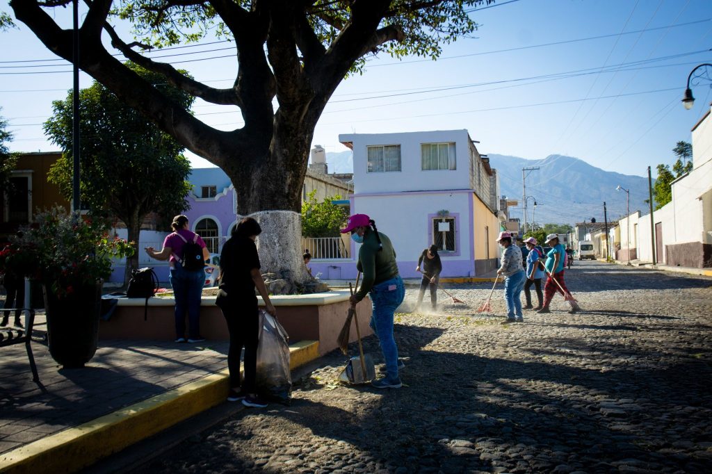 Gobierno de Jala realiza jornada de limpieza en la Pila del Arenal para mejorar espacios públicos