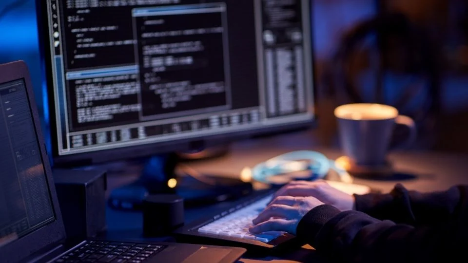 Hackeo masivo en México expone 150 GB de datos fiscales y electorales, según reporte internacional