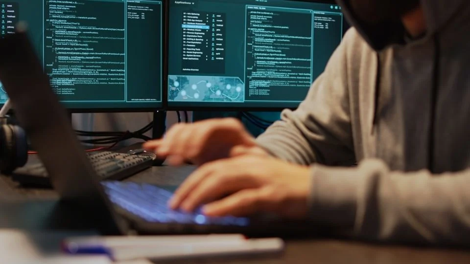 Hackeo masivo en México expone 150 GB de datos fiscales y electorales, según reporte internacional