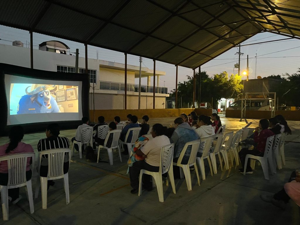 DIF de San Pedro Lagunillas realiza tarde de cine en Las Guásimas para fortalecer la convivencia familiar