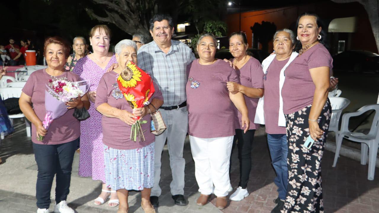 Viernes de Baile en Ahuacatlán fortalecen la convivencia social y el bienestar de adultos mayores