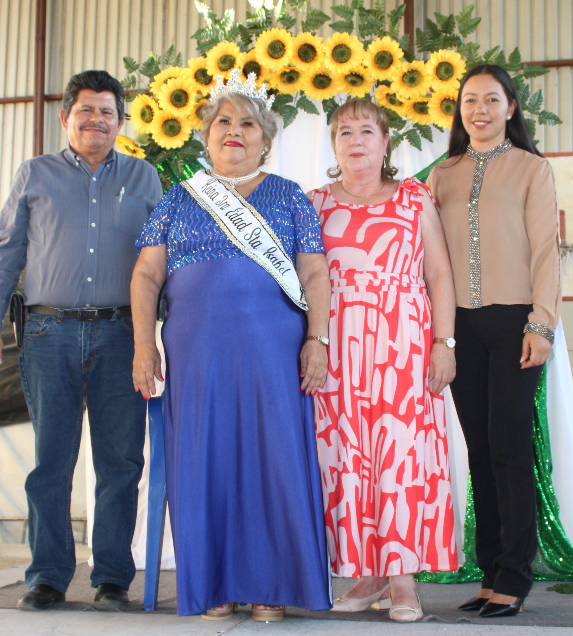 Coronan a la Reina de la Tercera Edad en Santa Isabel Ahuacatlán con ambiente de convivencia y participación social