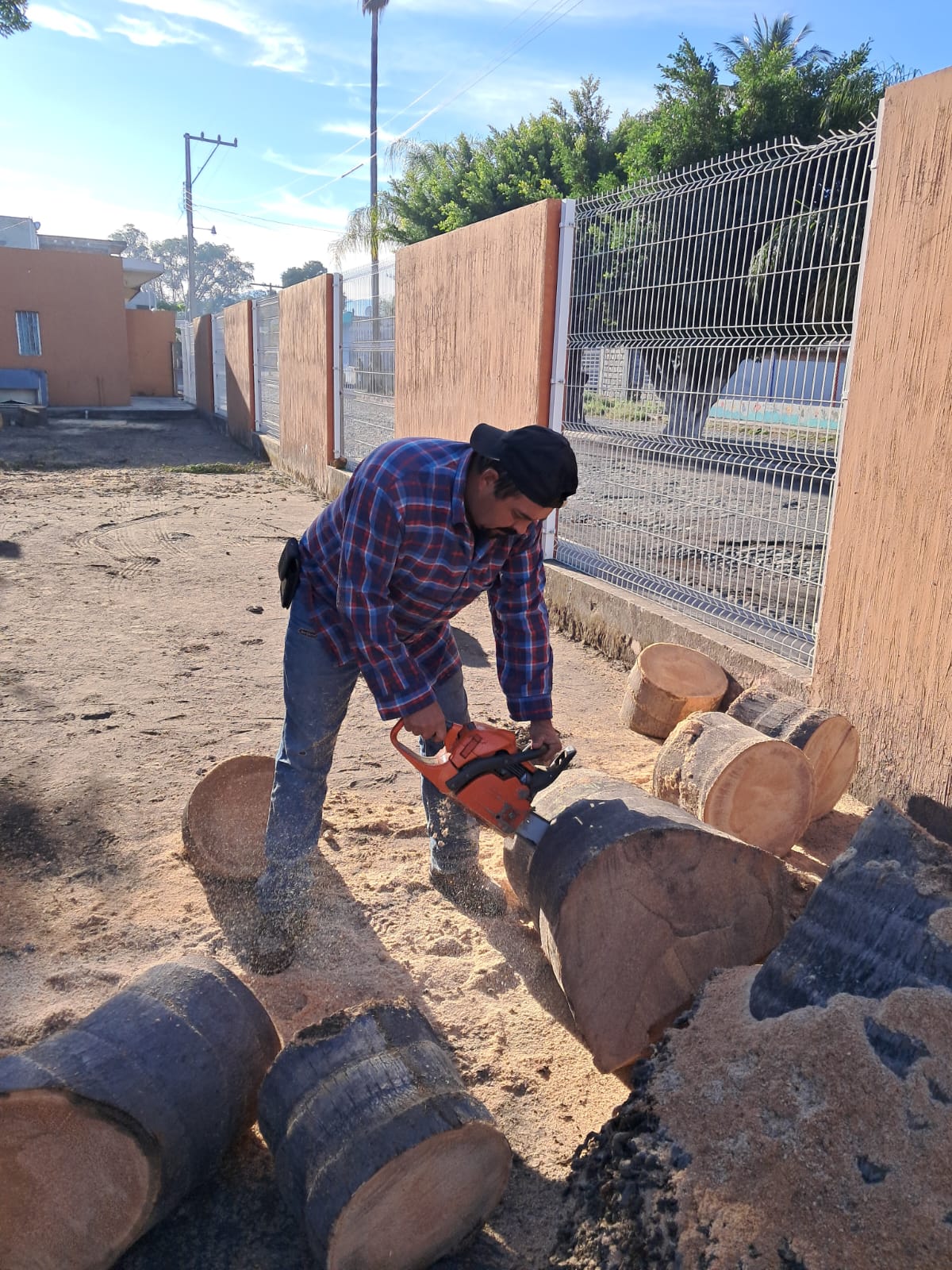 Gobierno de Ahuacatlán refuerza labores de servicios públicos para mejorar la imagen urbana