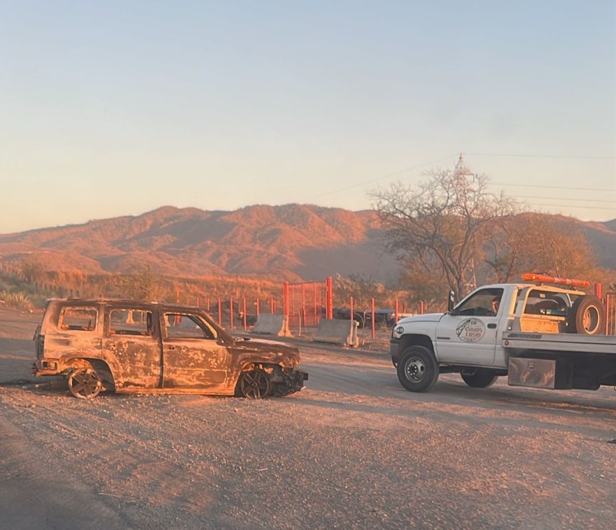 Atienden reporte de vehículos calcinados en carretera Tepic–Guadalajara en Ahuacatlán