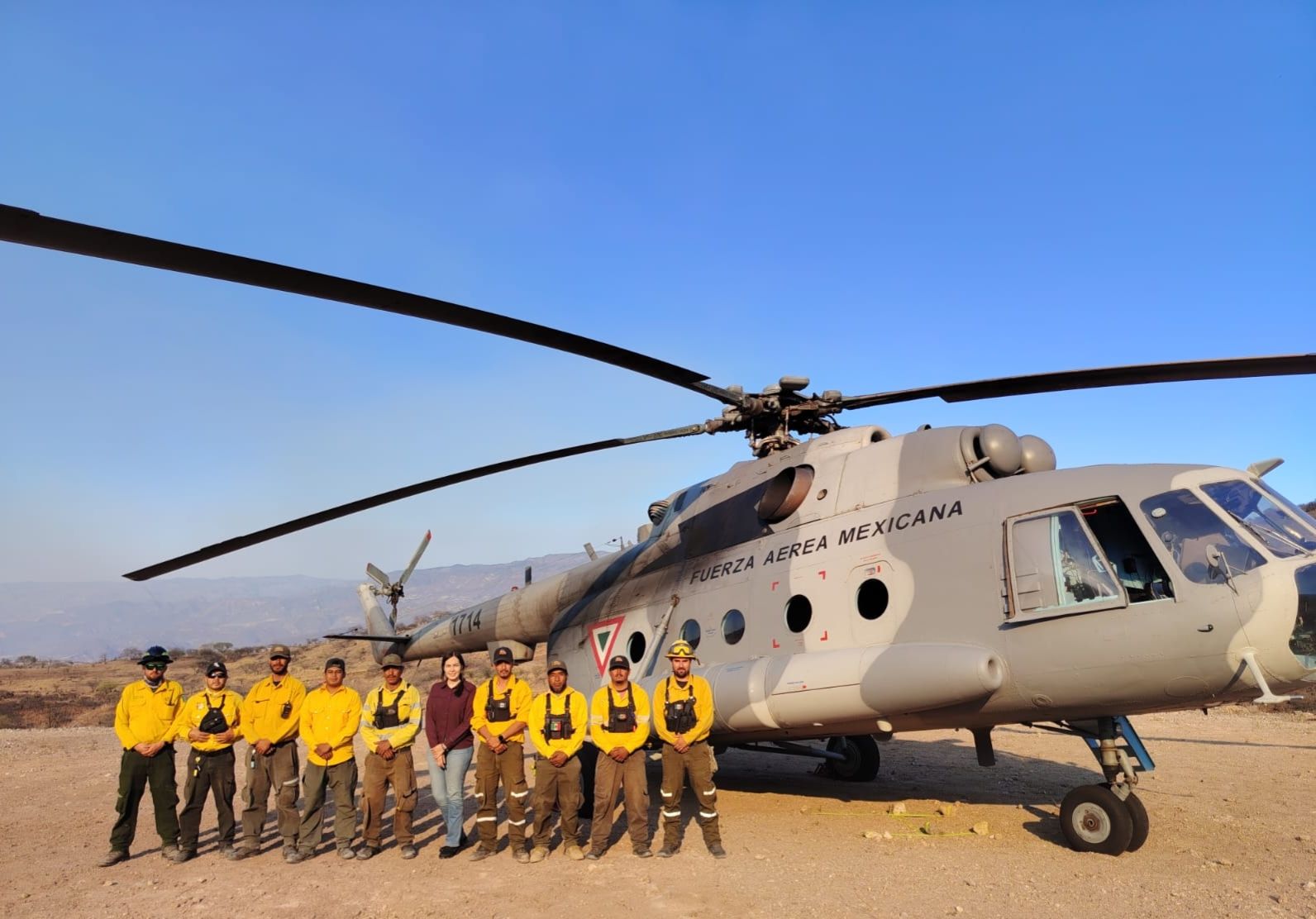 Aeronave MI-17 refuerza combate de incendio forestal La Yesca en cerro El Vigía