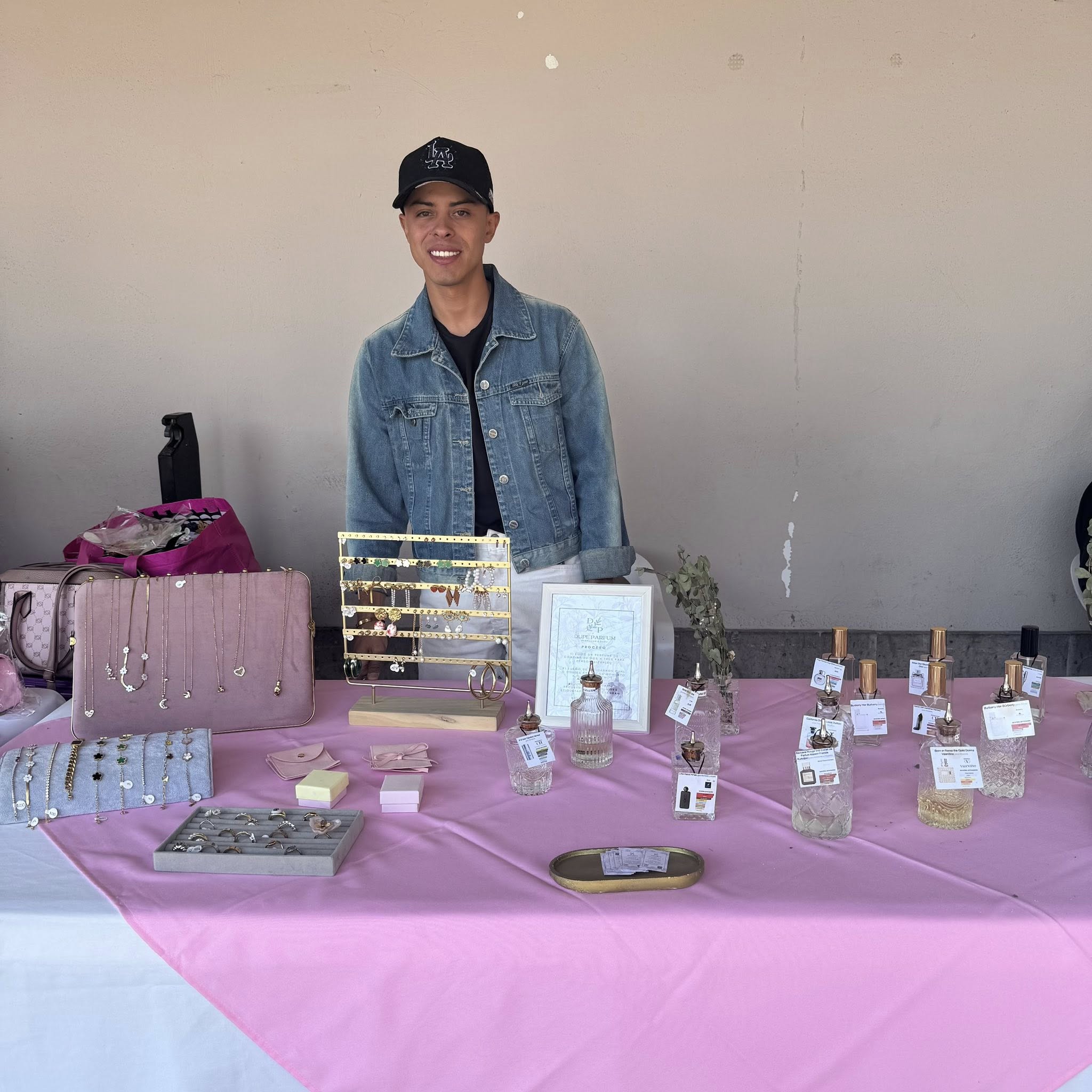 Ahuacatlán impulsa el emprendimiento local con exposición de productos en la Presidencia Municipal