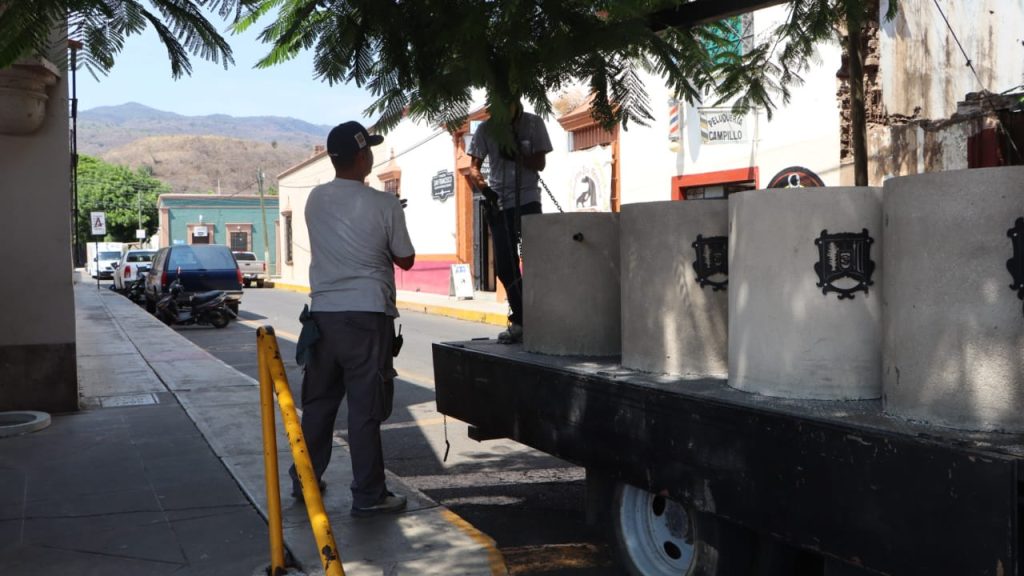 Recibe Ahuacatlán primera entrega de contenedores para fortalecer limpieza y espacios públicos