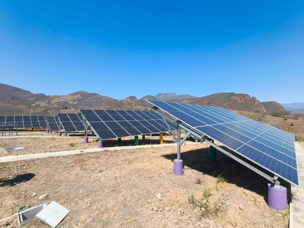 Impulsa Miguel Ángel Navarro granja solar en Del Nayar para llevar energía continua a familias serranas
