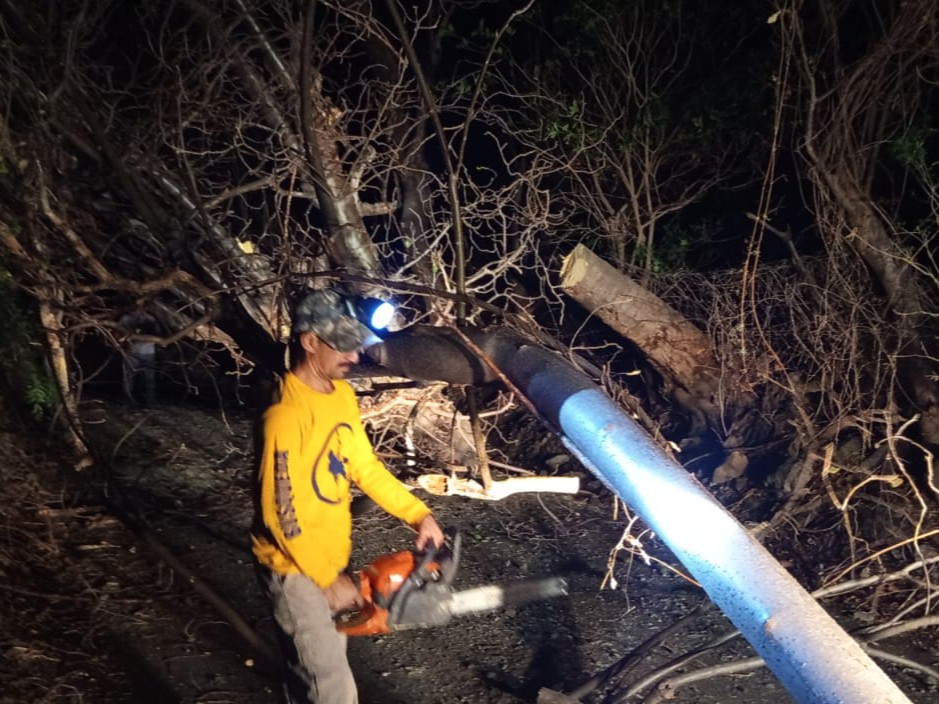 Protección Civil de Amatlán de Cañas atiende derrumbes y obstrucciones tras lluvias registradas en el municipio
