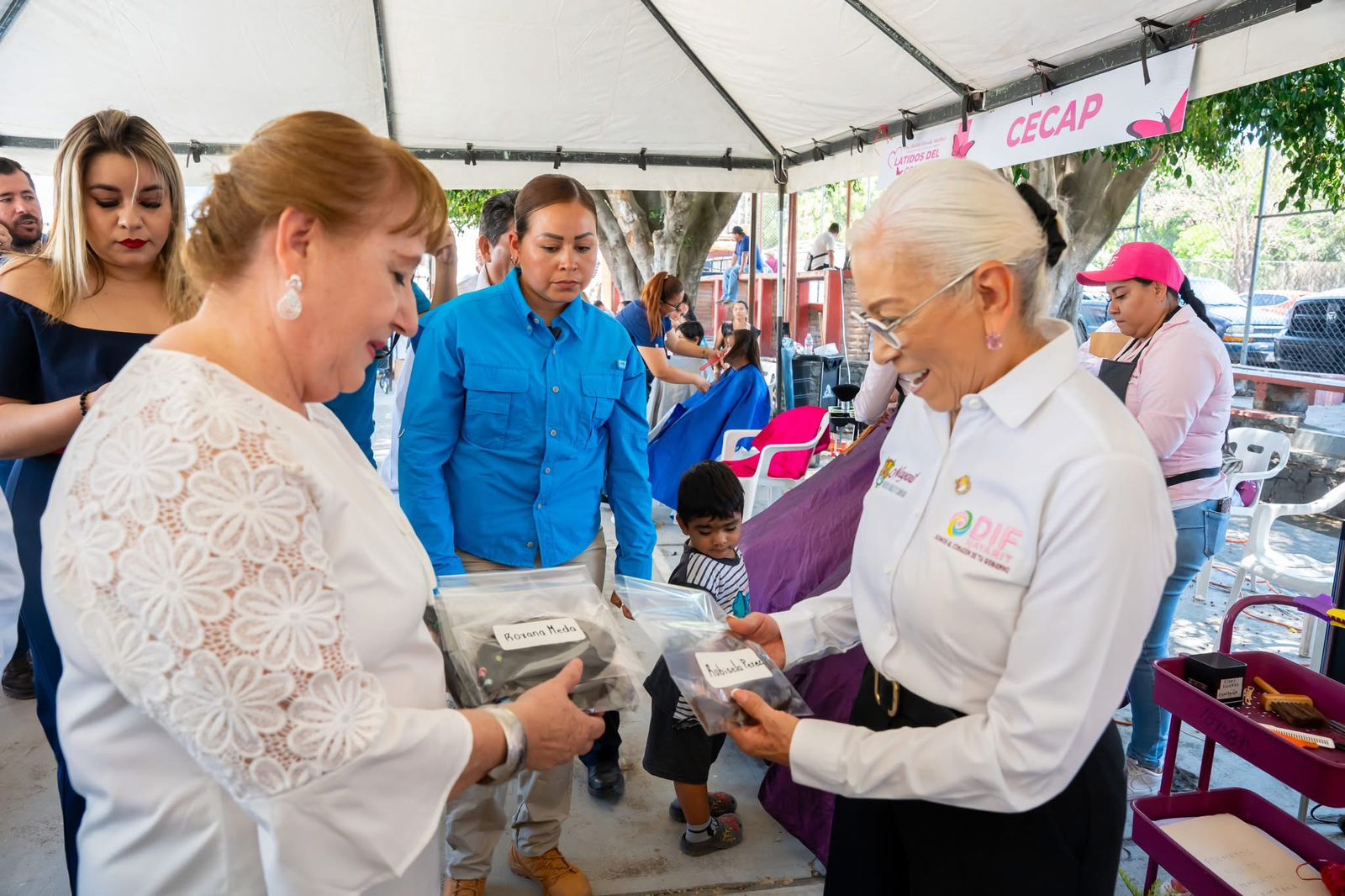 Donación de cabello en Ahuacatlán fortalece apoyo a mujeres en tratamiento oncológico