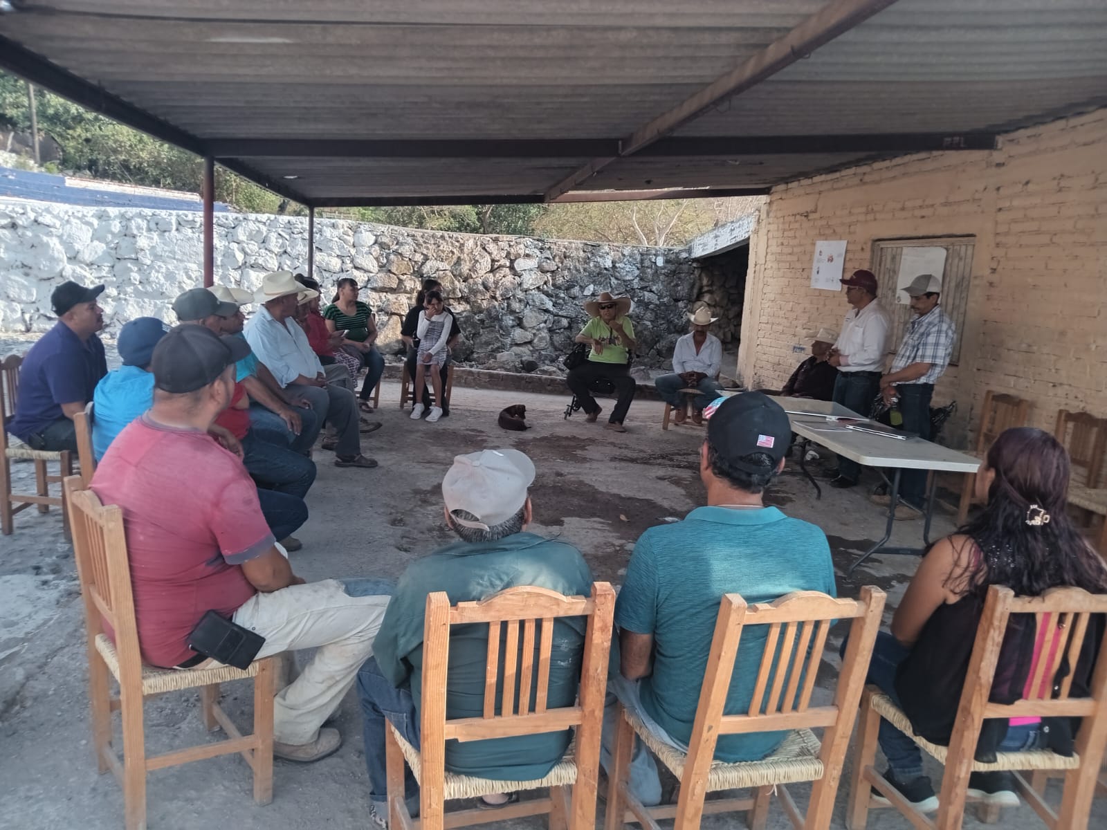 Productores de maíz en Ahuacatlán reciben información sobre apoyos al campo y prevención sanitaria