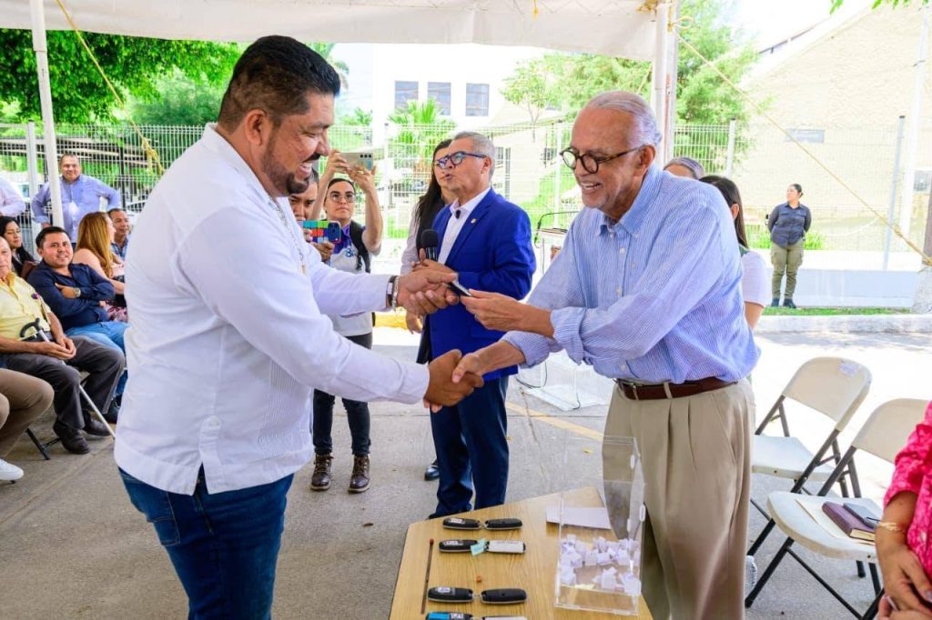 Supervisión educativa Nayarit fortalece el acompañamiento escolar con nuevos vehículos