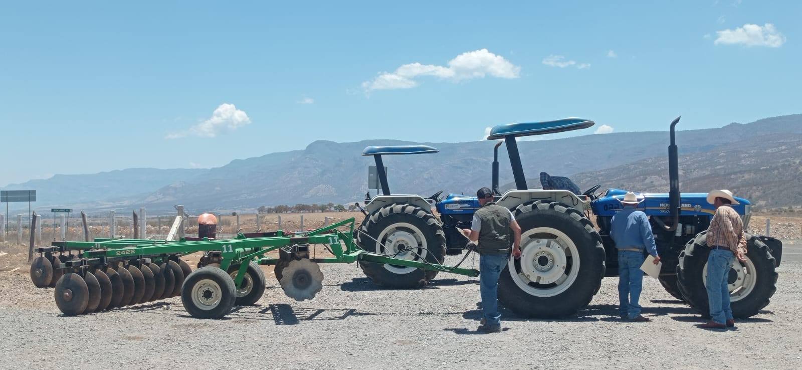Más apoyo para el campo de La Yesca con entrega de maquinaria e implementos agrícolas