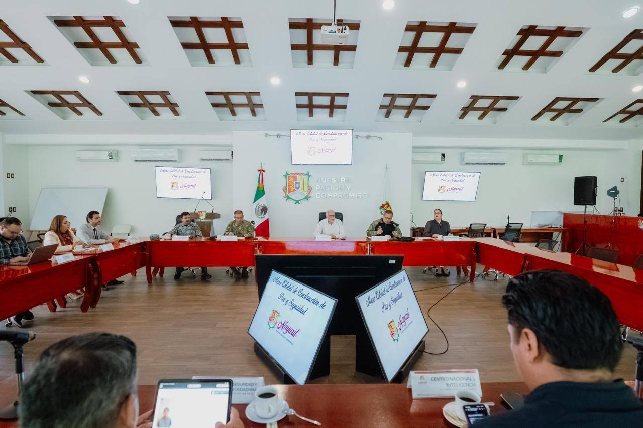 Miguel Ángel Navarro da seguimiento a las estrategias de seguridad en Nayarit