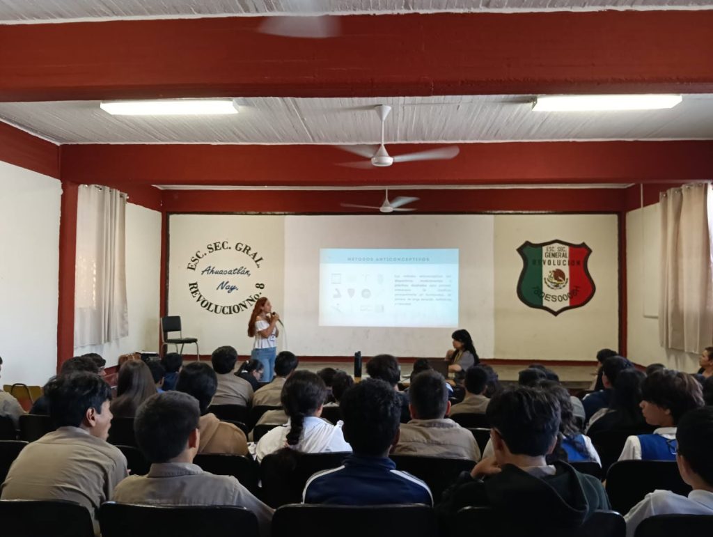 Prevención del embarazo adolescente fortalece la orientación de estudiantes en Ahuacatlán