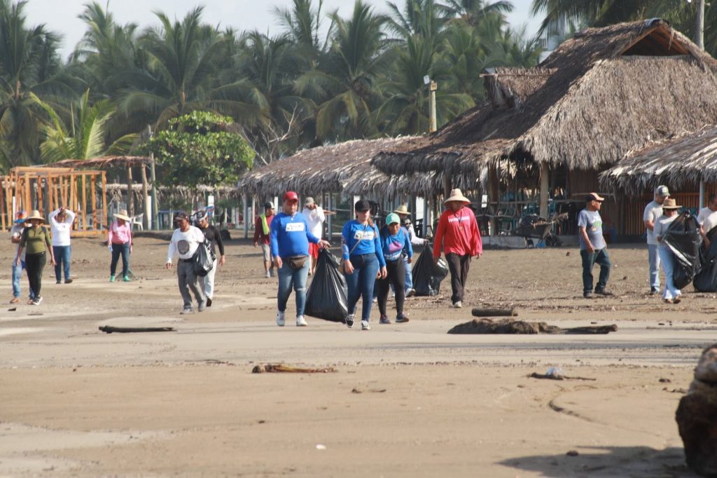 San Blas conmemora el Día Mundial del Medio Ambiente con jornada de limpieza de playas