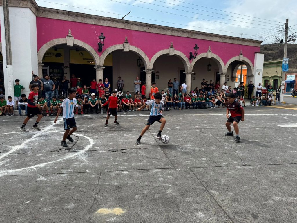 Futbol Infantil fortalece la convivencia y el deporte entre la niñez de AhuacatlánFutbol Infantil fortalece la convivencia y el deporte entre la niñez de Ahuacatlán
