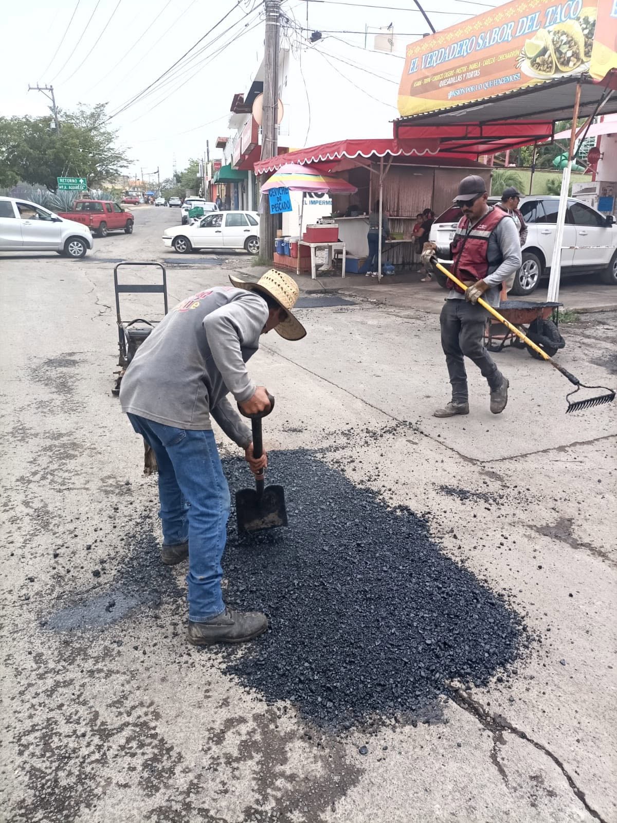 Gobierno de Tepic realiza trabajos de bacheo en la zona de Las Canteras para mejorar la infraestructura vial