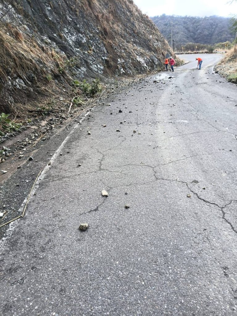 Limpieza carretera Amatlán de Cañas fortalece la seguridad vial tras las lluvias