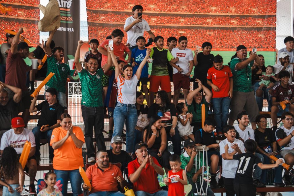 Juegos y diversión reúnen a familias en una fiesta futbolera organizada en Compostela