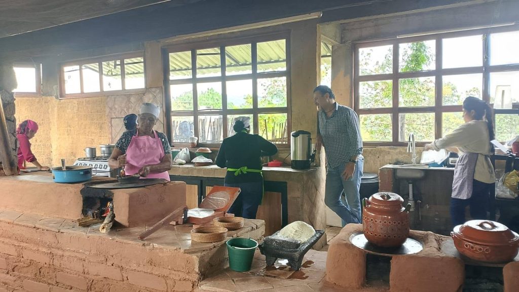 Actor Alejandro Ávila promueve la riqueza cultural de Jala durante visita al Pueblo Mágico