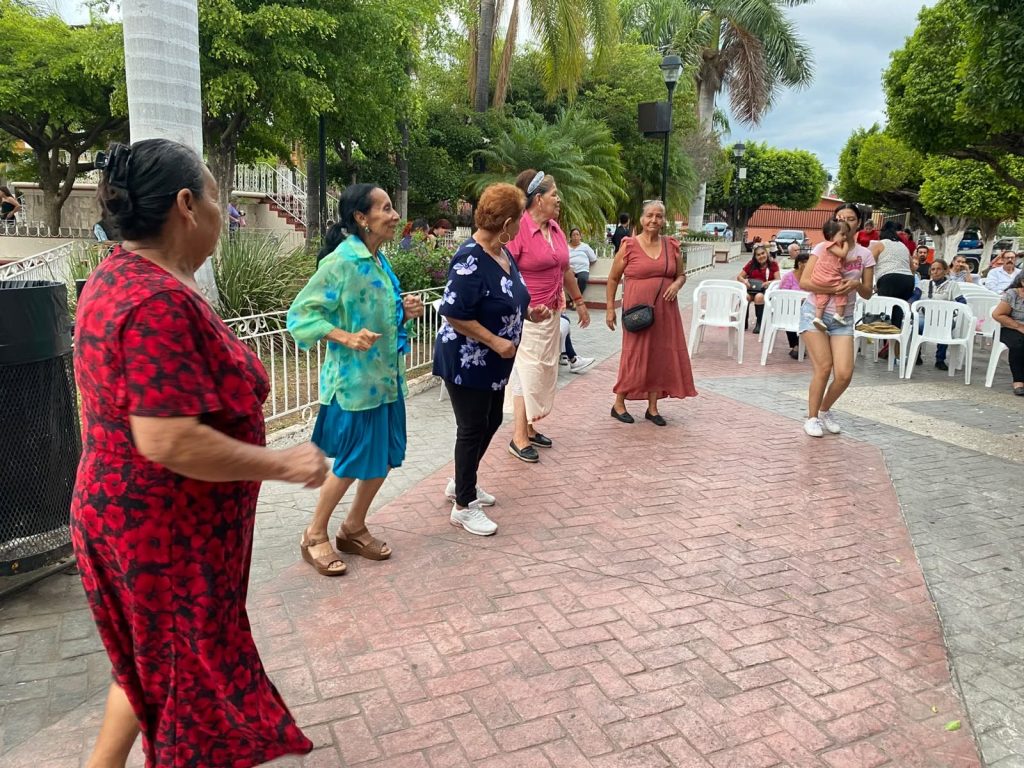 Convivencia y bienestar fortalecen espacios para adultos mayores en Ahuacatlán