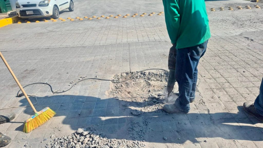 Gobierno de San Blas realiza trabajos de reparación en calle Sinaloa para mejorar la circulación