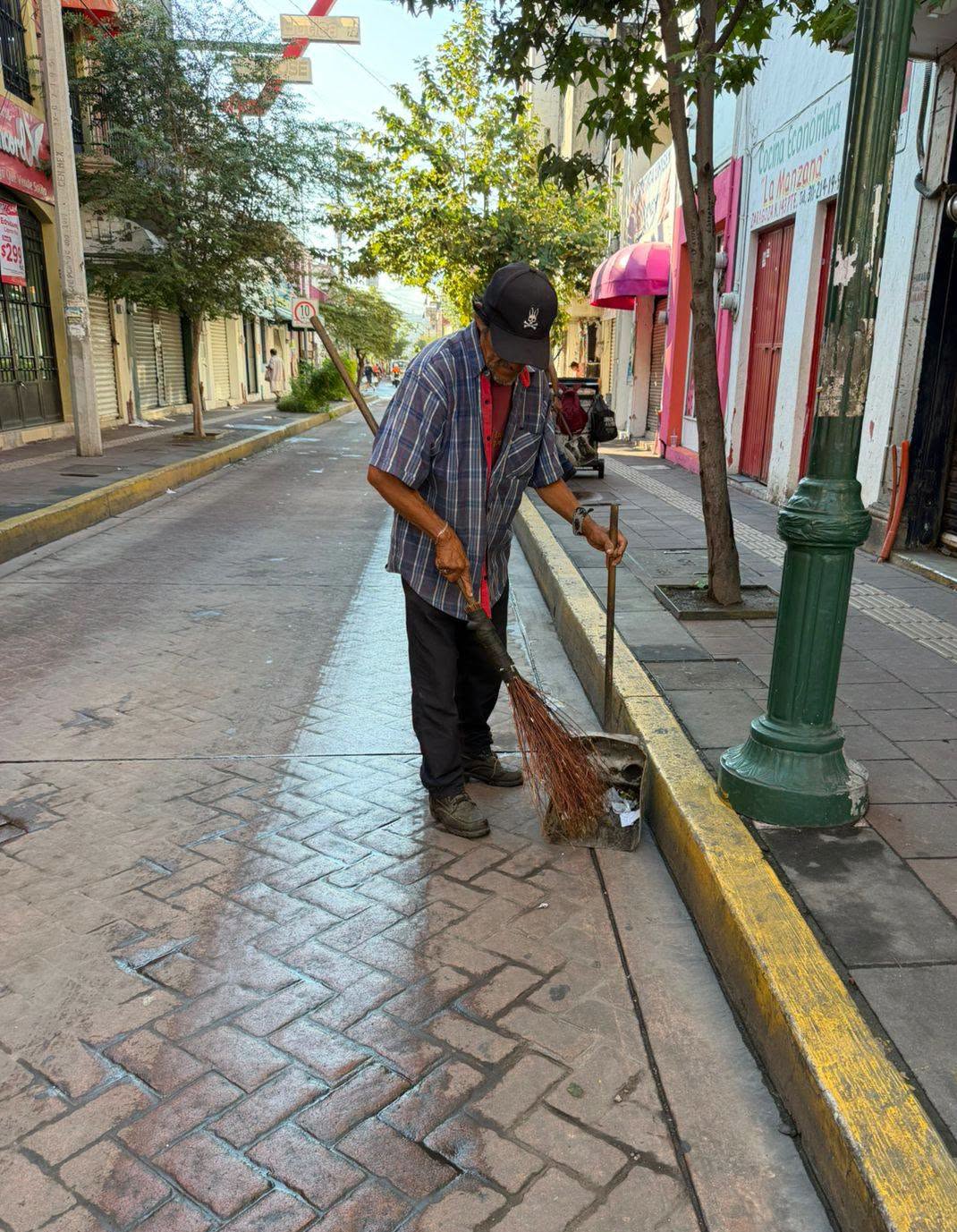 Refuerzan acciones de limpieza en el Centro Histórico de Tepic para mantener una mejor imagen urbana