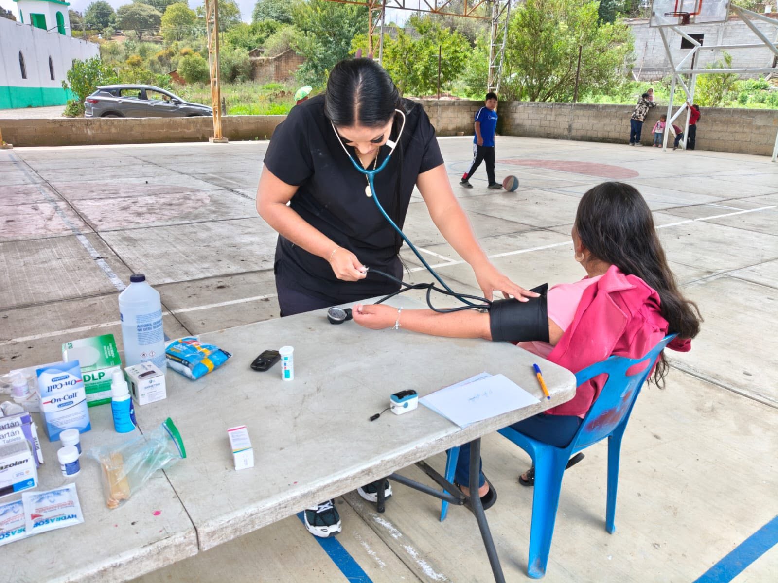 Salud municipal acerca atención médica a comunidades de Jala