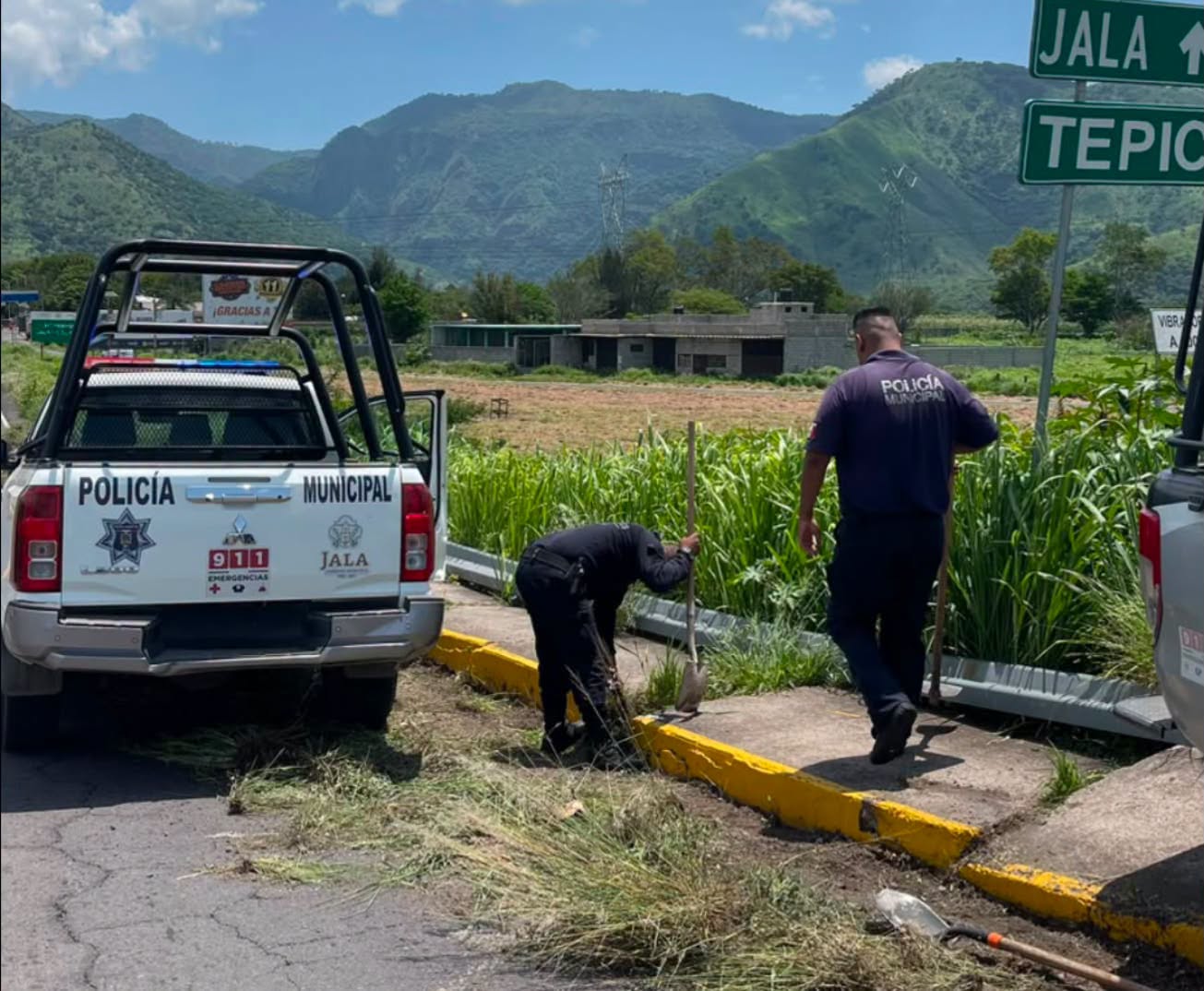 Jala refuerza la seguridad vial con limpieza del puente de acceso al municipio