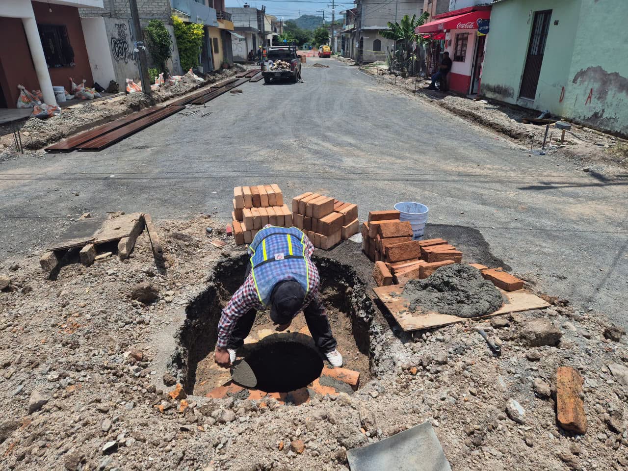 Avanza rehabilitación de la calle Valle de Santiago para mejorar la movilidad en Tepic