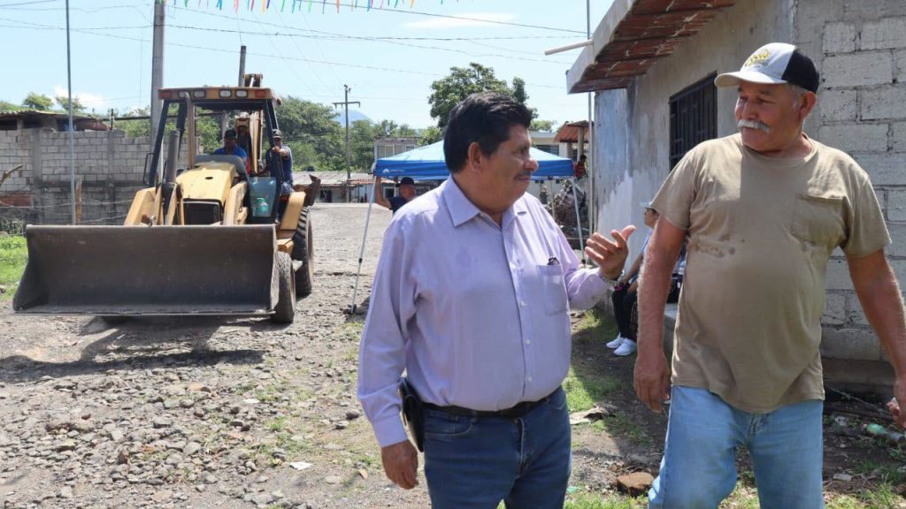 Inician obra de pavimentación en la calle Fidel Velázquez de Santa Isabel