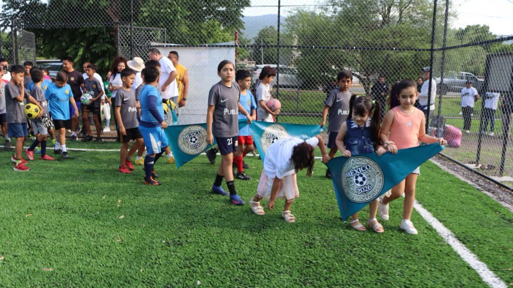Nueva cancha de fútbol fortalece la infraestructura deportiva en Ahuacatlán