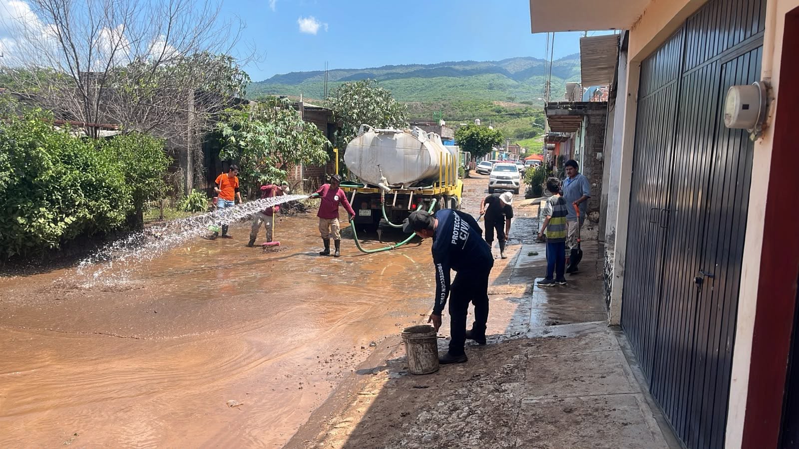 Protección Civil mantiene atención permanente tras contingencia en Ahuacatlán