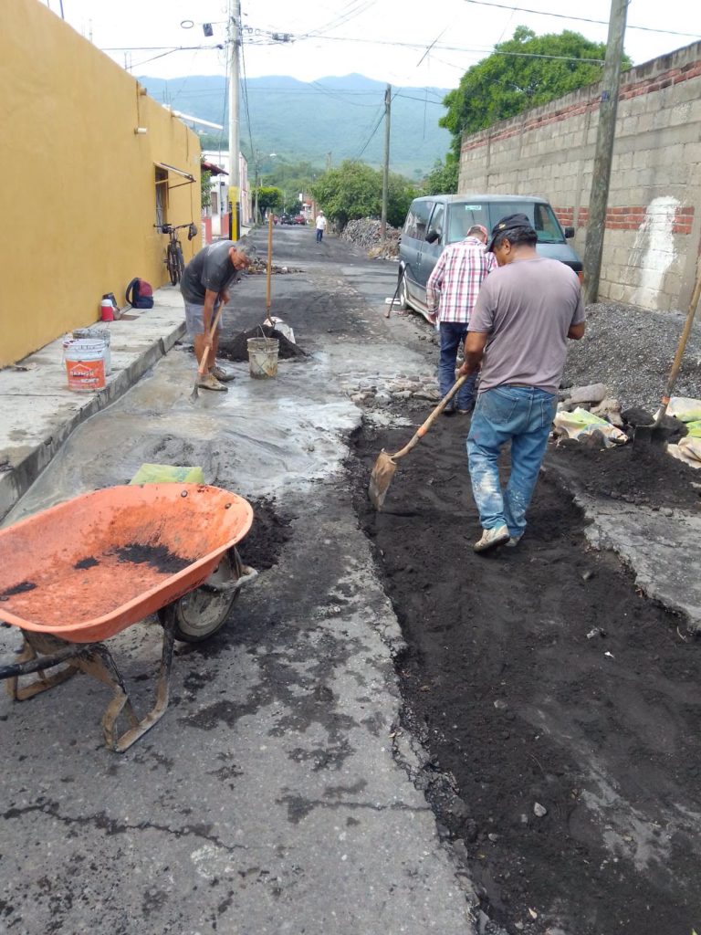 Servicios Públicos realiza obras de mejoramiento urbano y mantenimiento en Ahuacatlán