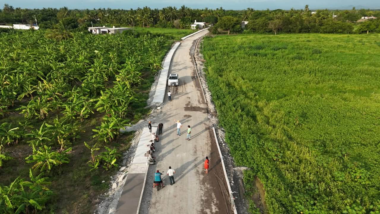 Supervisa alcalde avance de obra en el camino Isla del Conde–El Ciruelo en San Blas