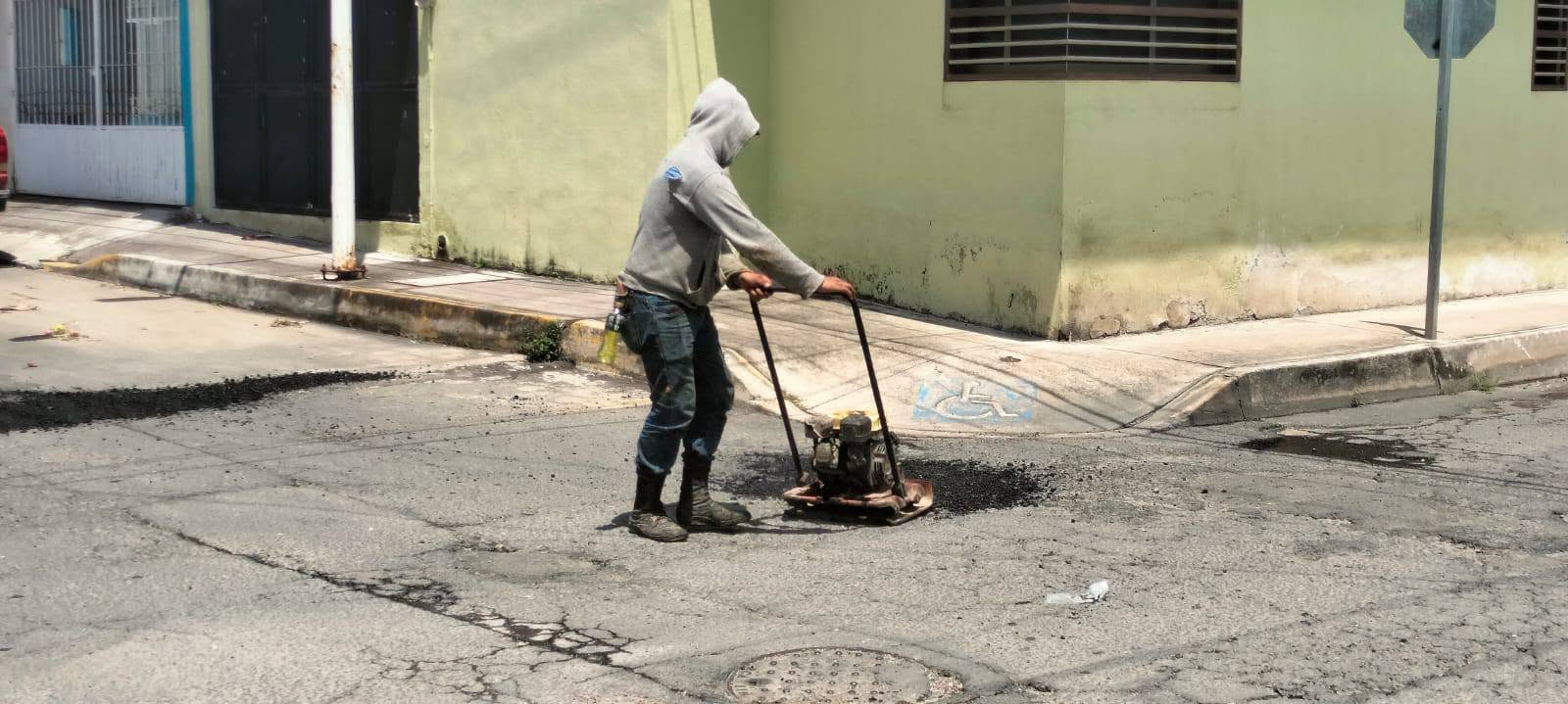 Xalisco avanza con trabajos de bacheo en calles para mejorar la movilidad