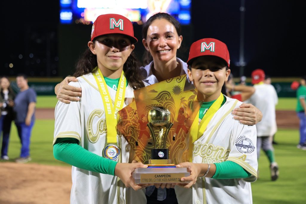 México se corona campeón de la Liga Infantil de Béisbol del Caribe con participación de dos niños de Amatlán de Cañas