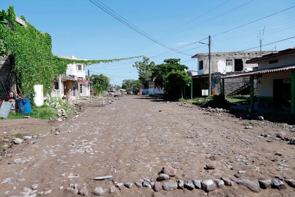 San Blas avanza con empedrado en seco en la calle Ruiz Cortines de la colonia Benito Juárez