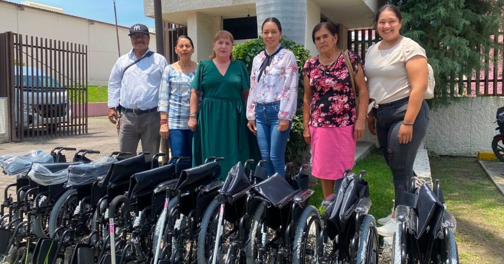 Ahuacatlán recibe 10 sillas de ruedas y 3 bastones para apoyar la movilidad de sus habitantes