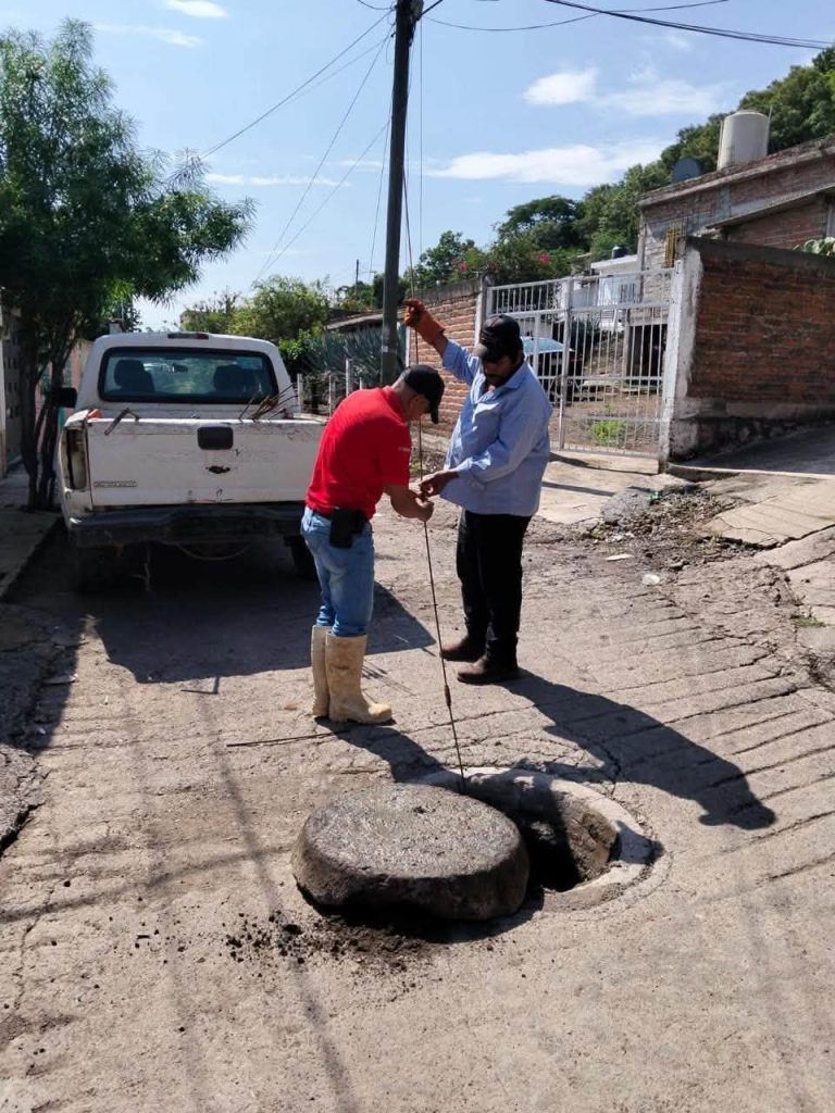 Santa María del Oro realiza trabajos de desazolve de drenaje en La Labor y San Leonel