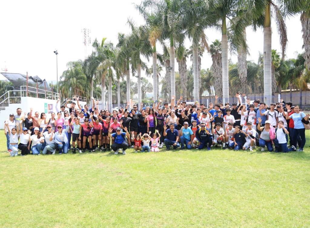 Amatlán de Cañas reconoce a niñas y niños que participaron en competencia deportiva en Guadalajara